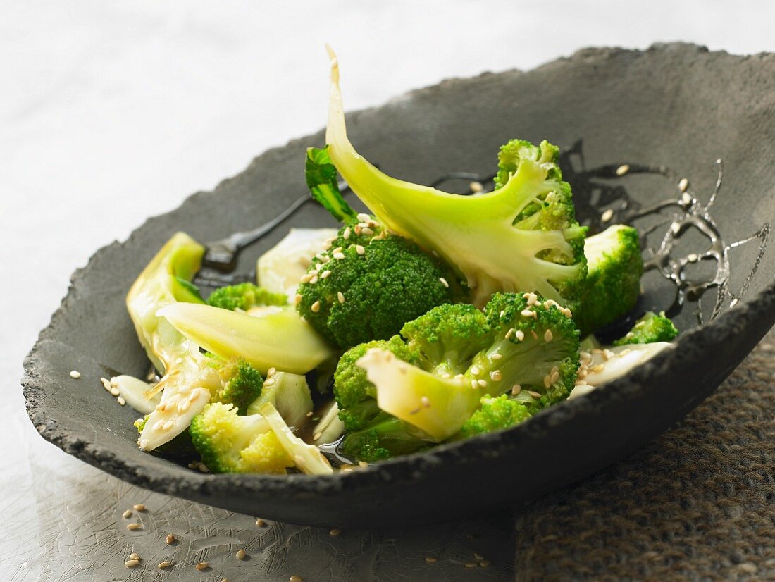 Steamed broccoli with sesame, honey and soy sauce