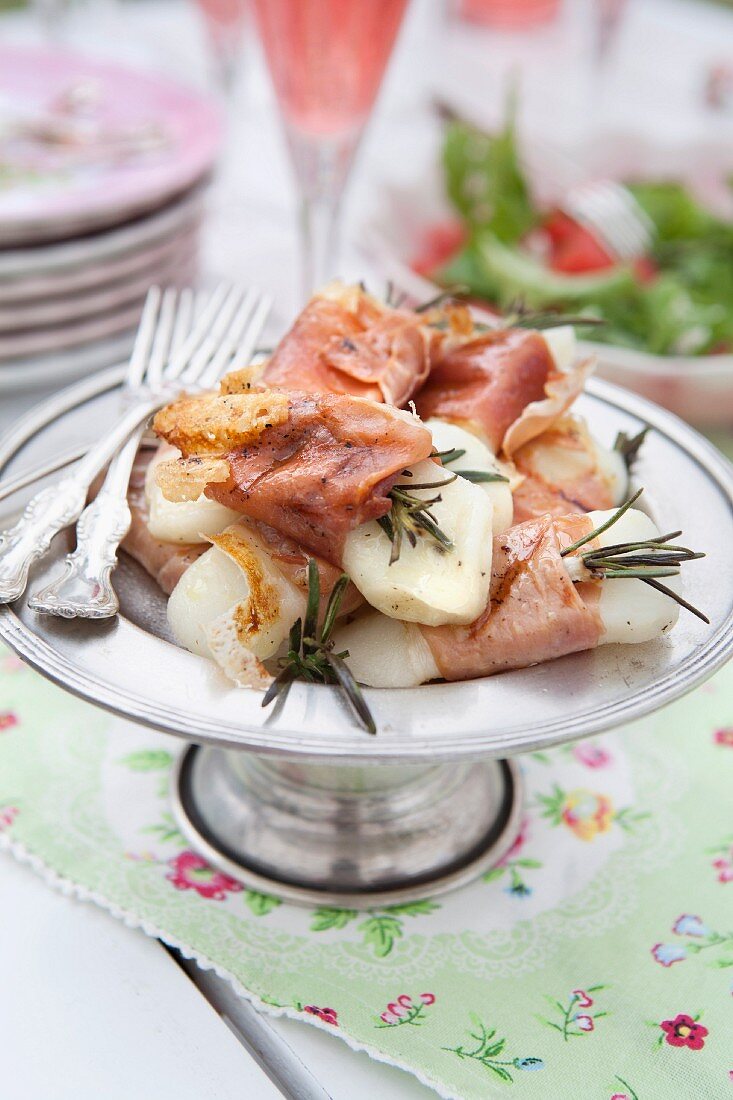 Grilled halloumi with dried ham and rosemary
