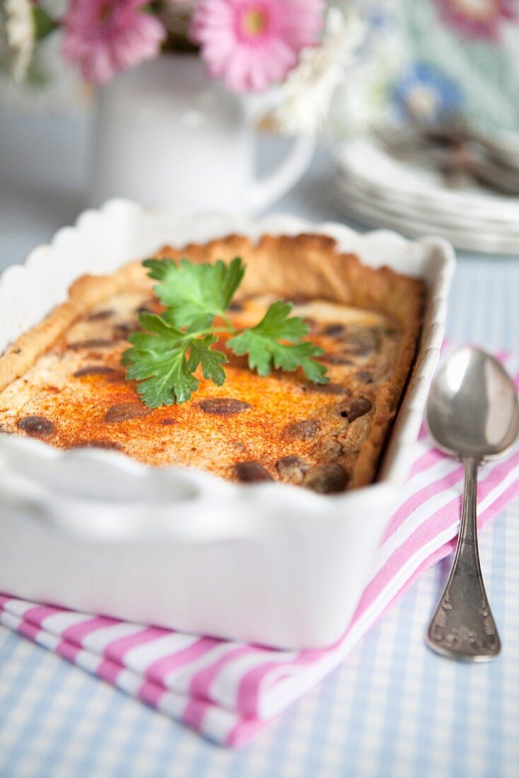 Käsepie mit Kürbiskernen, Räucherpaprika und Petersilie