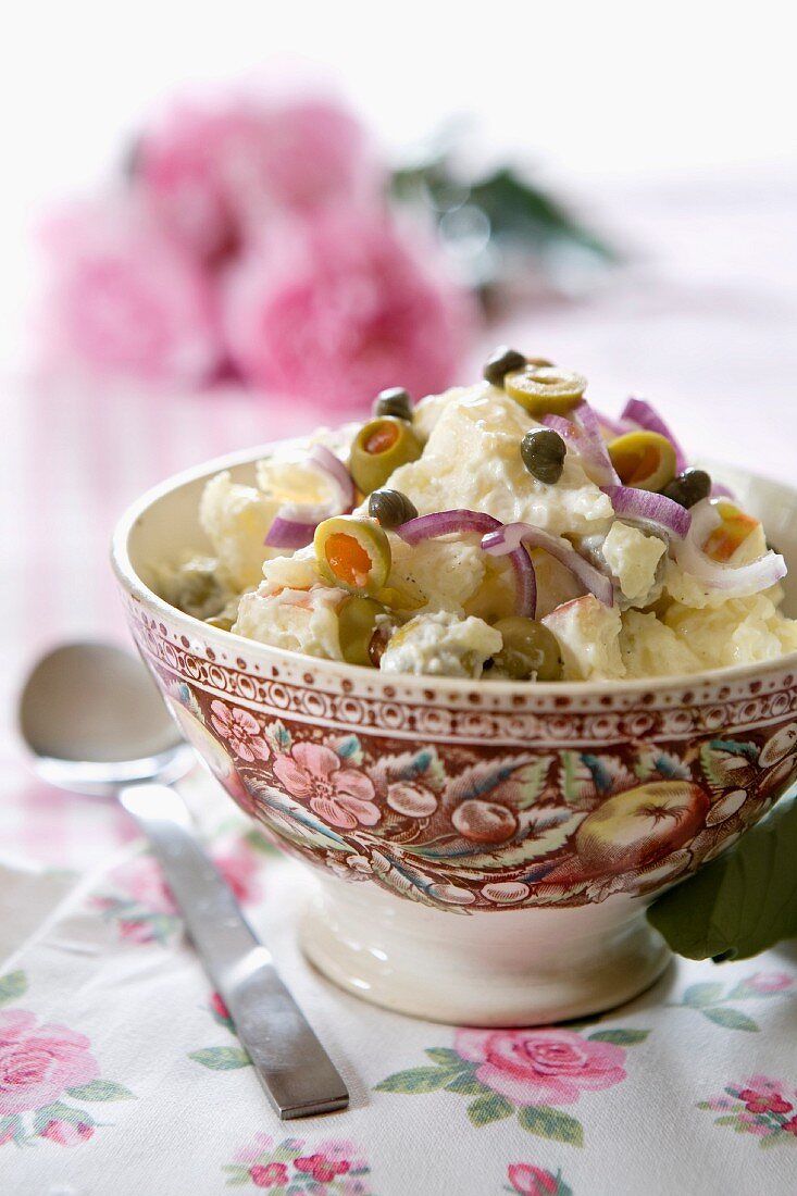 Potato salad with caper, red onion and olives