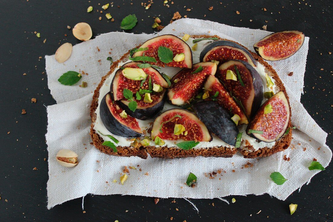 An open sandwich with figs and pistachios