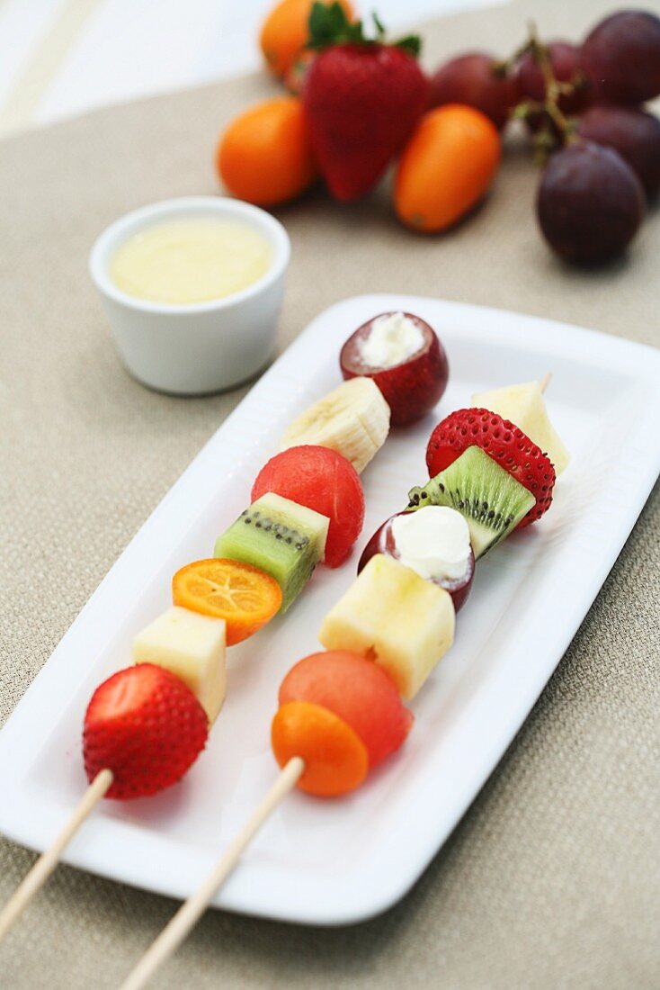 Fruit skewers with white chocolate cream