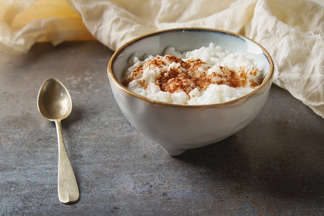 Traditional rice pudding with cinnamon Dark background Tasty and nutritious breakfast