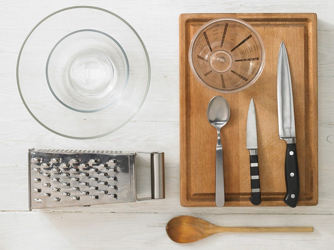 Kitchen utensils for making bircher muesli with fruit