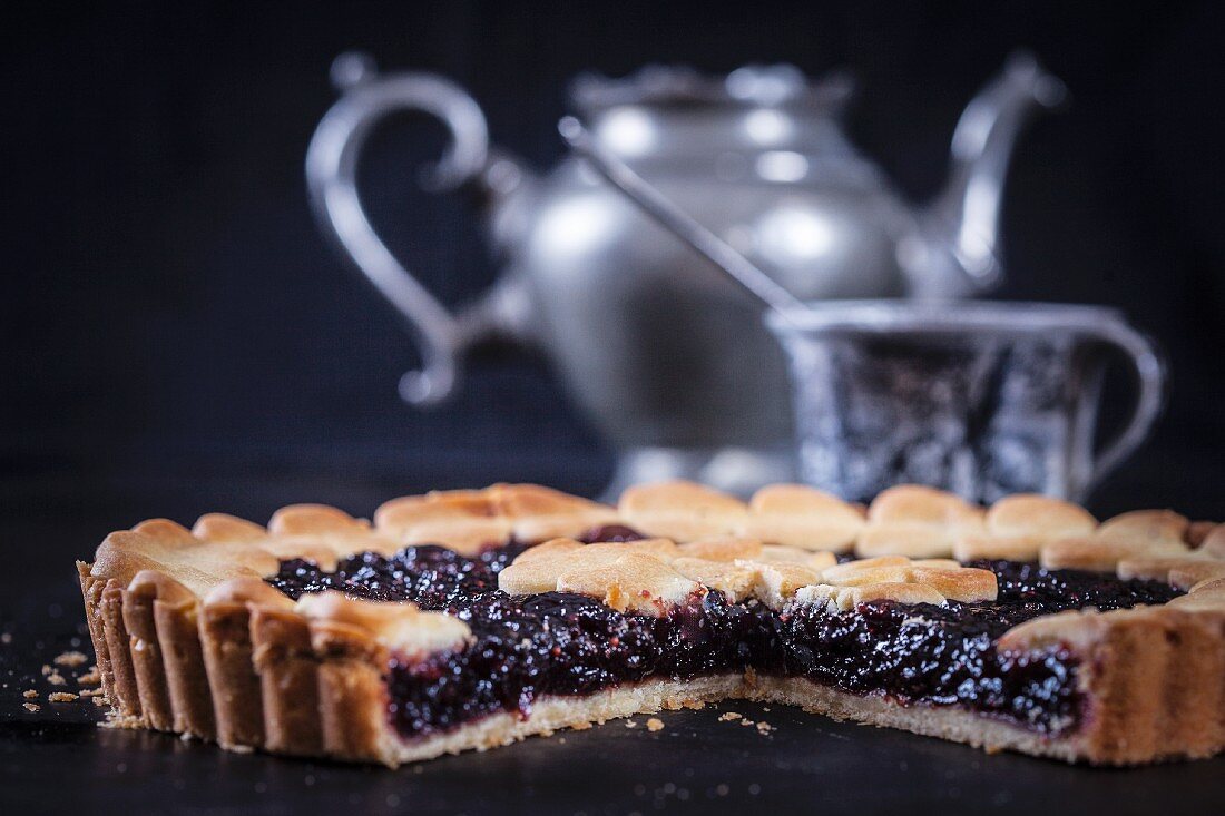 Mulled wine and cranberry tart