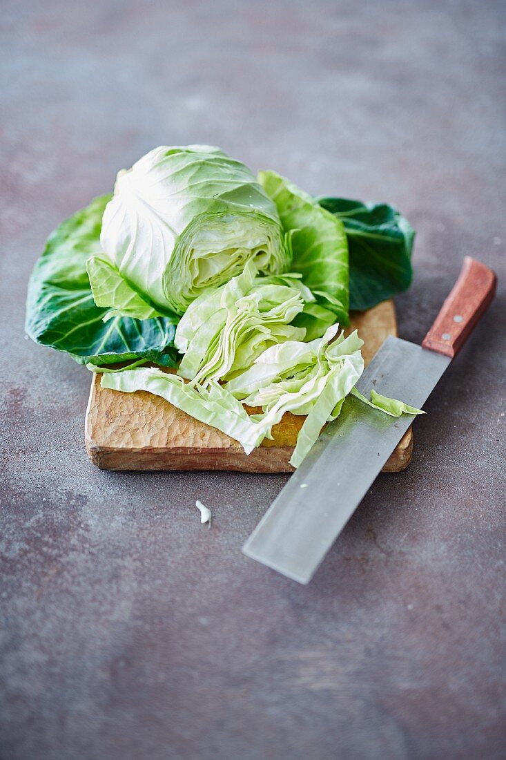 Cut cabbage, cut, with chopping knife on cutting board