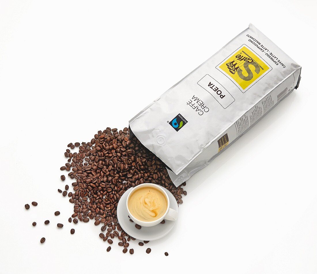 Fairtrade 'Poeta' coffee beans from the Schreyögg roastery in Italy