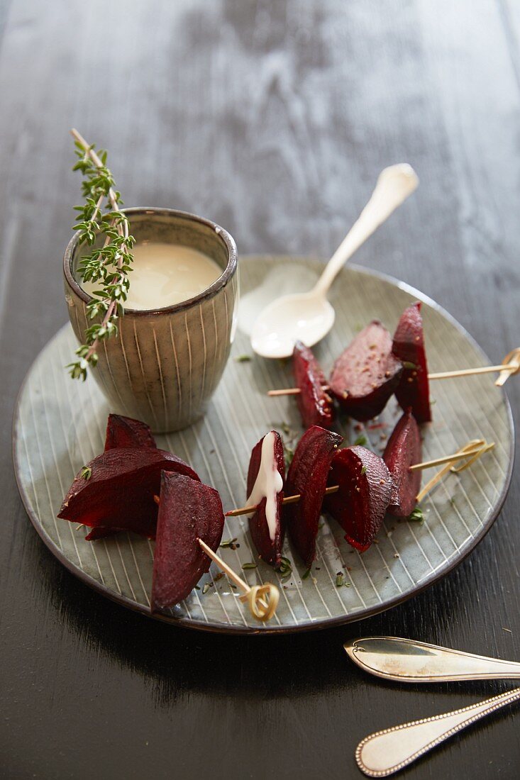 Beetroot skewers with a light sauce