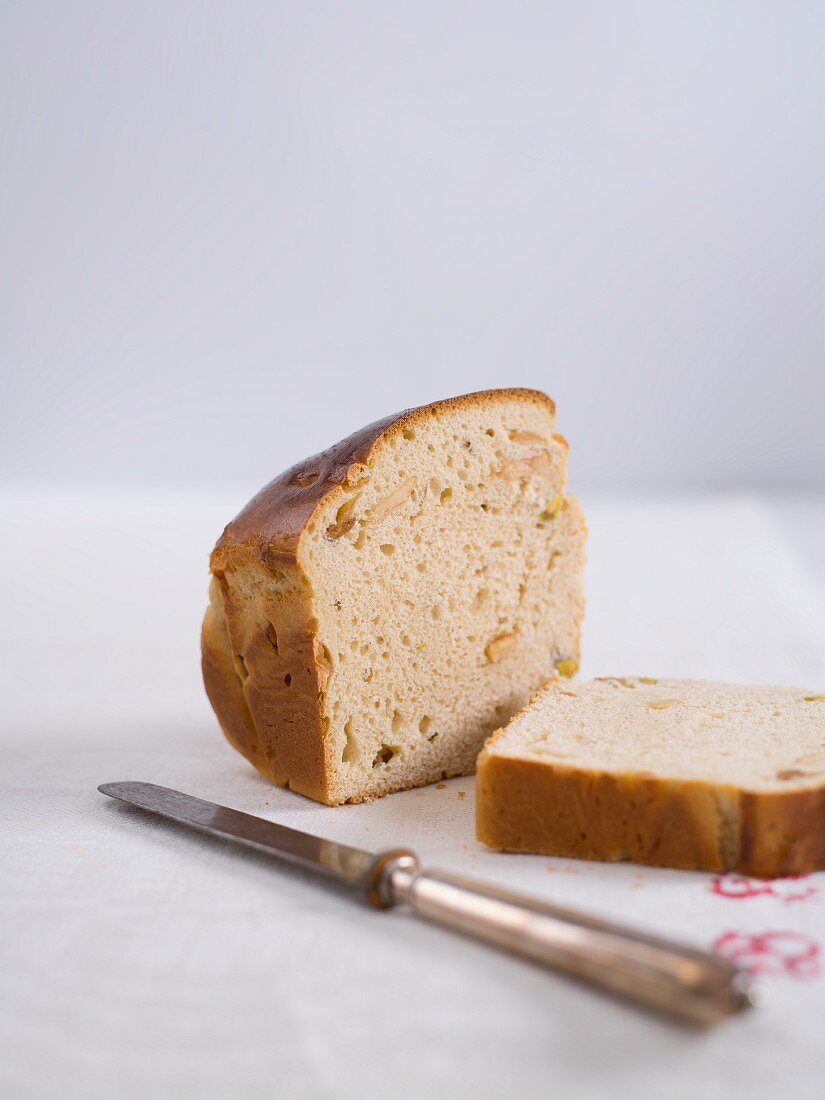 Brioche bread with pistachios and dried pears