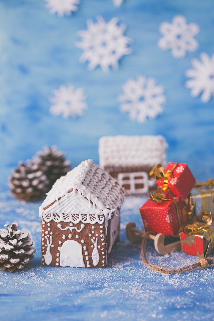 Gingerbread house and mini christmas gifts