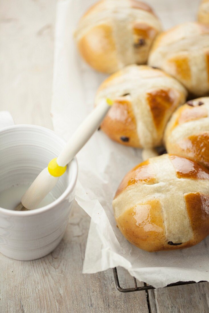 Hot Cross Buns auf Abkühlgitter