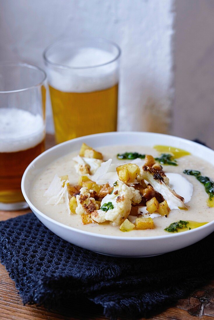 Blumenkohl-Bohnen-Suppe mit Bier