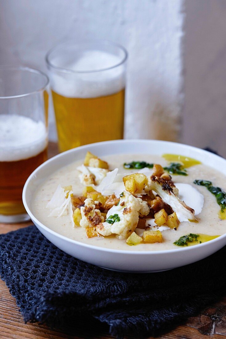 Cauliflower and bean soup with beer