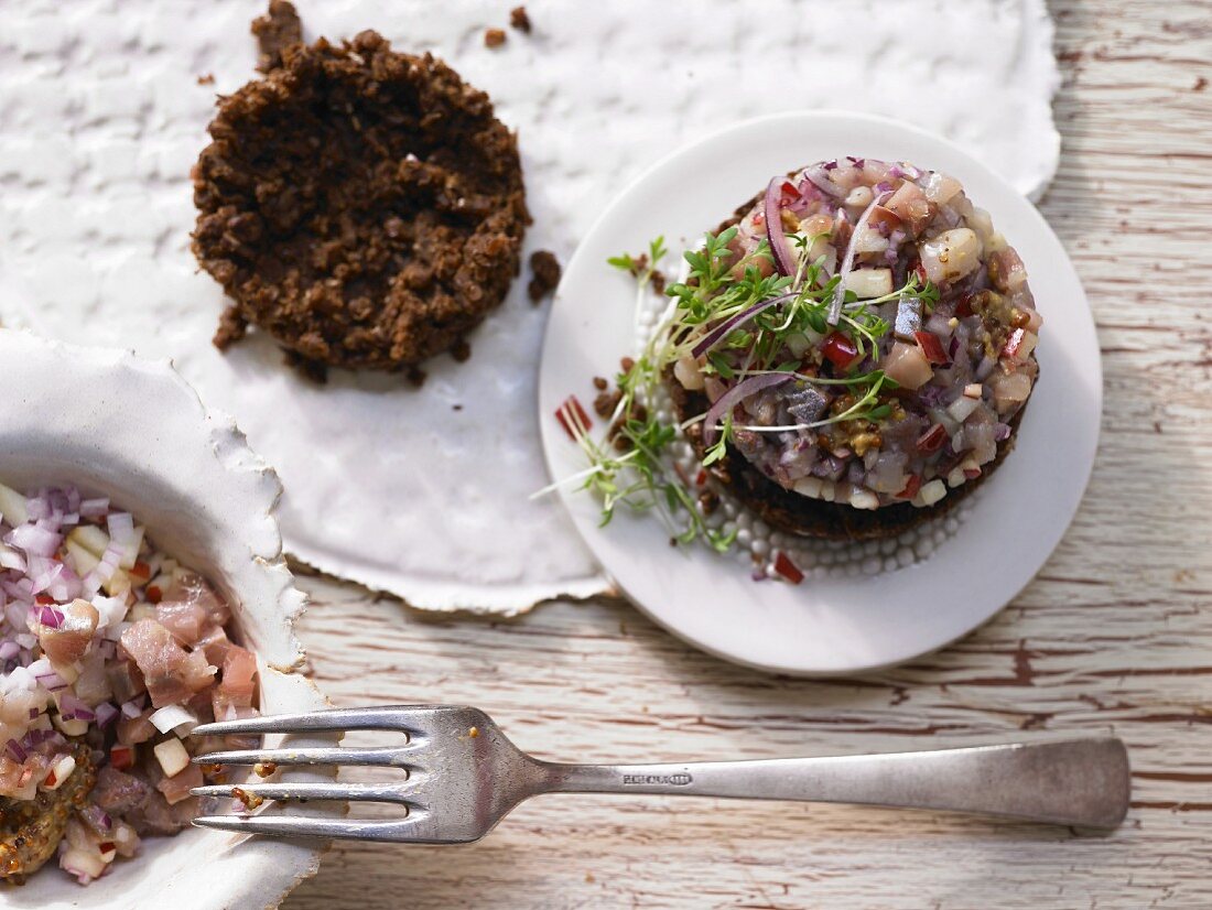 Herring tartare on pumpernickel crumbs with apple, onion and cress