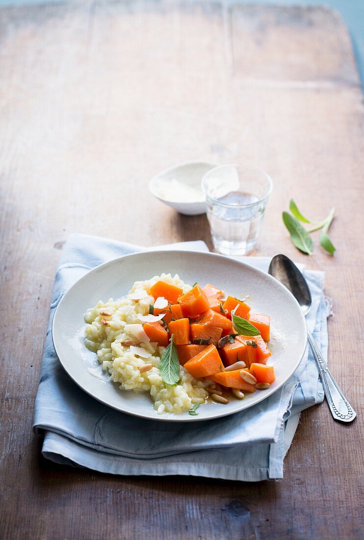 Risotto mit Pinienkernen und Kürbis