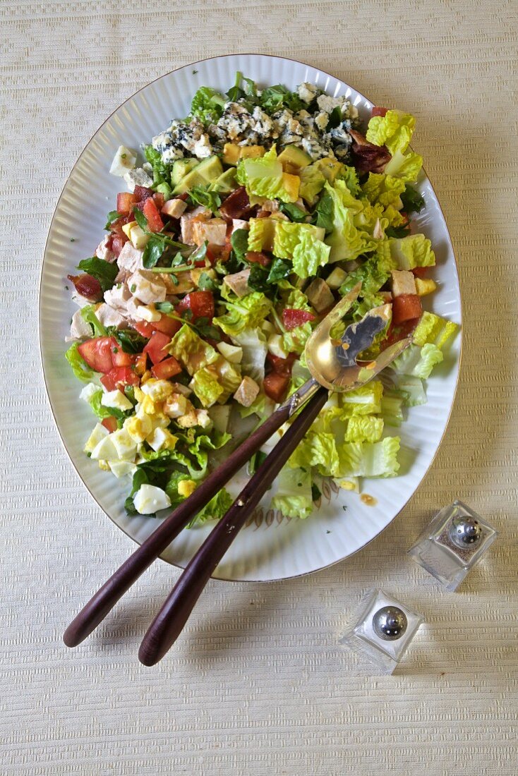 Klassischer Cobb Salad (USA)