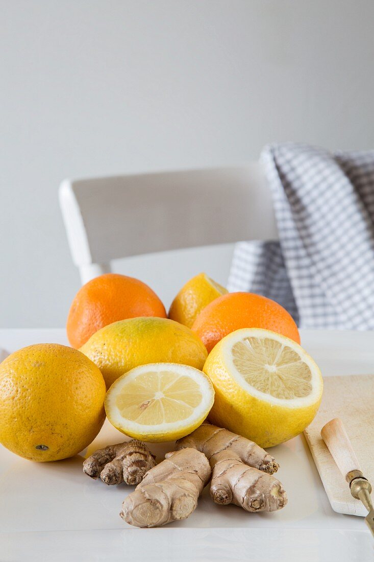 Zitronen, Orangen und frischer Ingwer
