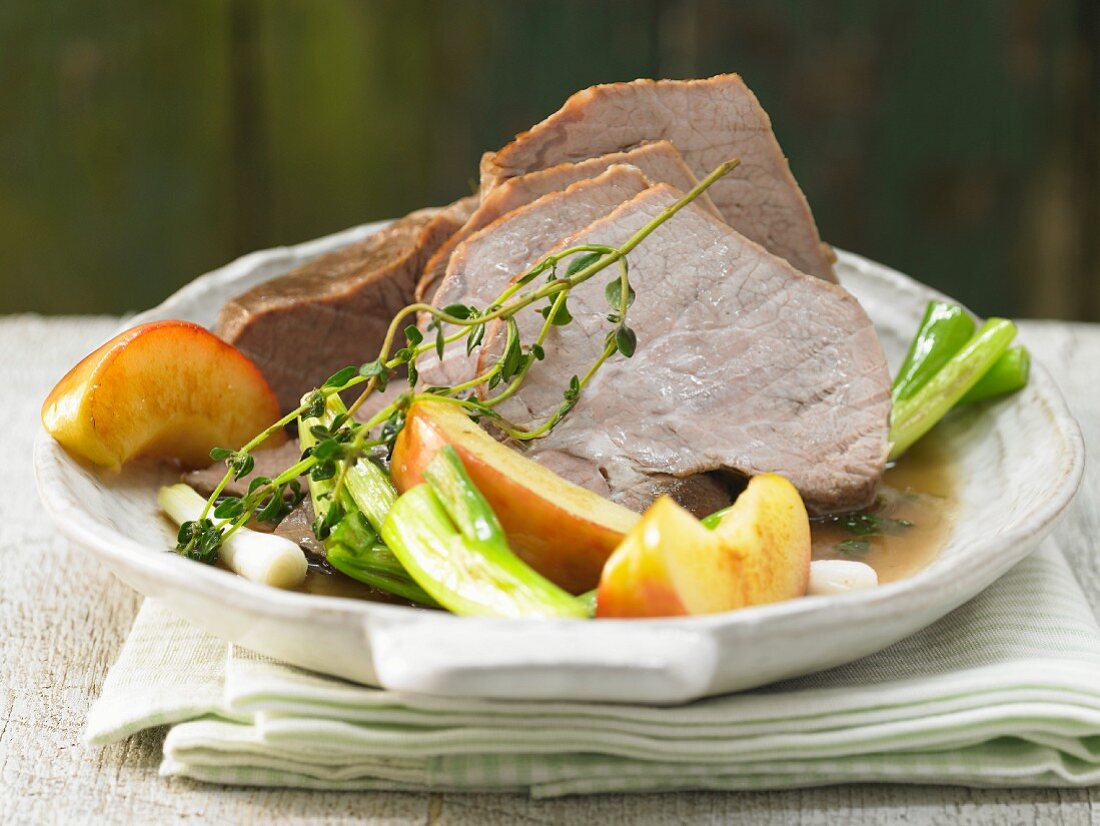 Braised veal shoulder with spring onions, apples and Marsala