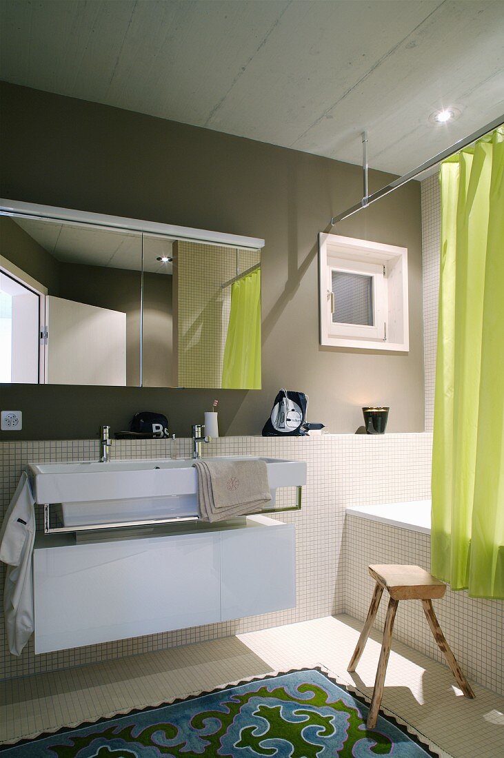 Modern bathroom with accents of colour