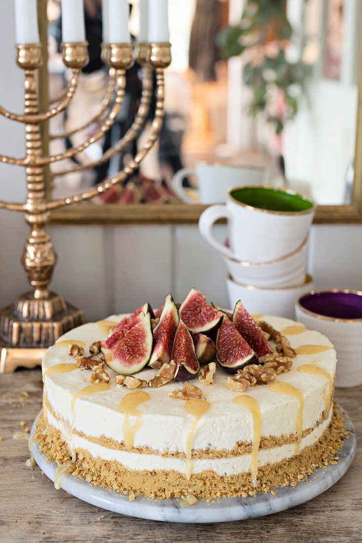 Käsekuchen mit Feigen, Honig und Walnüssen