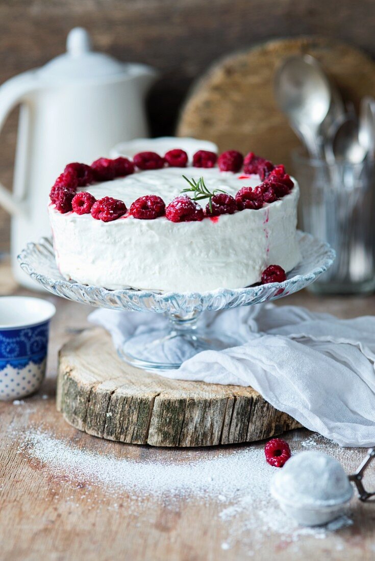 Quark mousse cake with raspberries