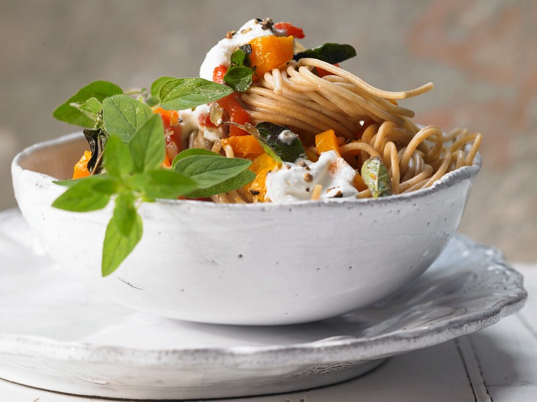 Spaghetti with red pepper and soft goat's cheese