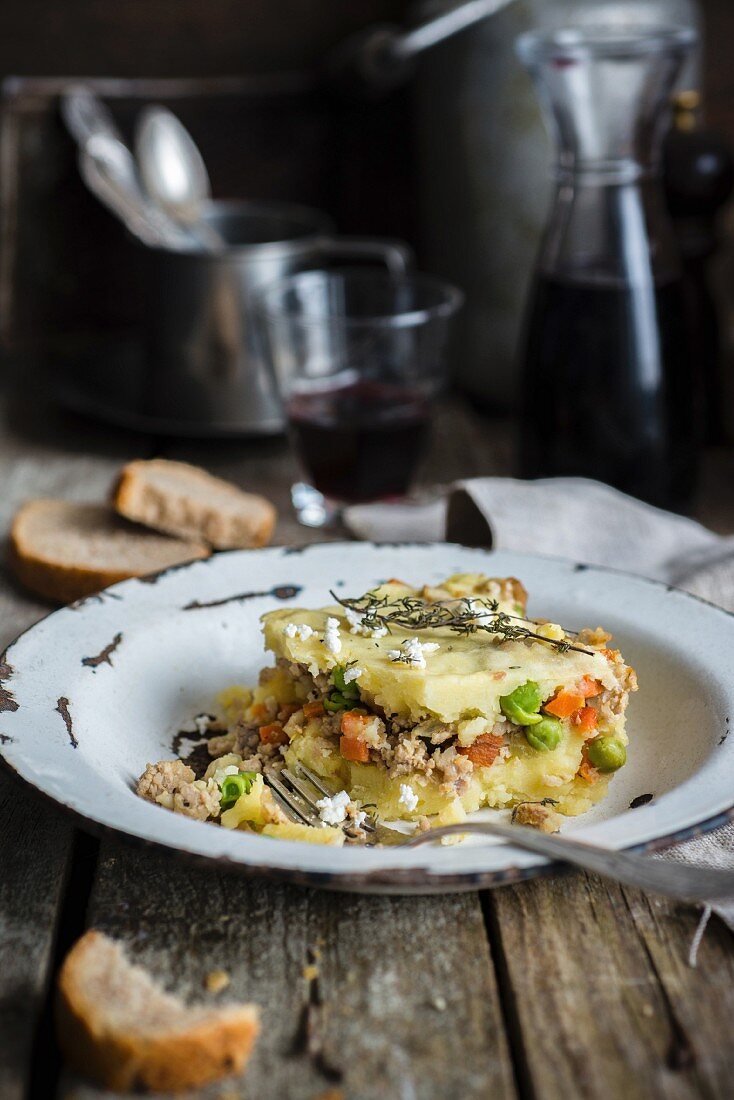 Eine Portion Shepherds Pie auf altem Teller