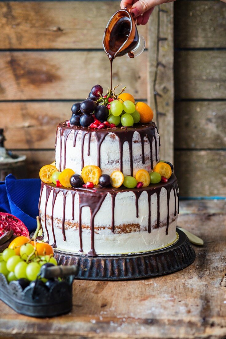 Two-tiered naked cake with vanilla buttercream and fruits