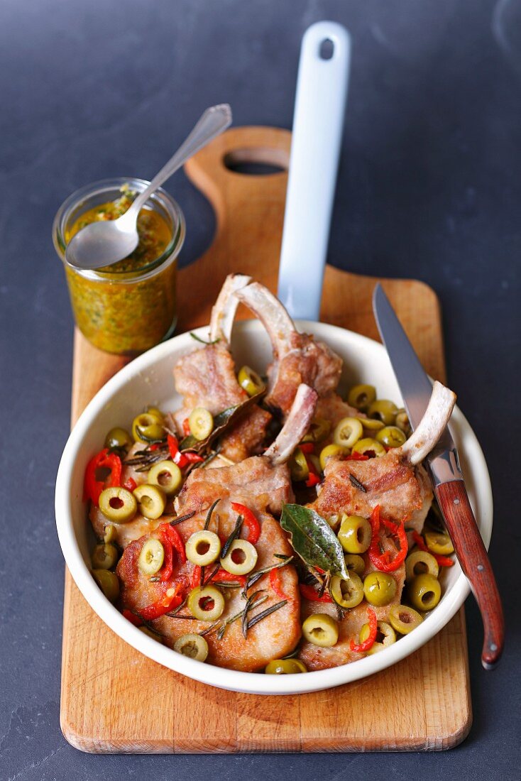 Pork chops with chilli and green olives