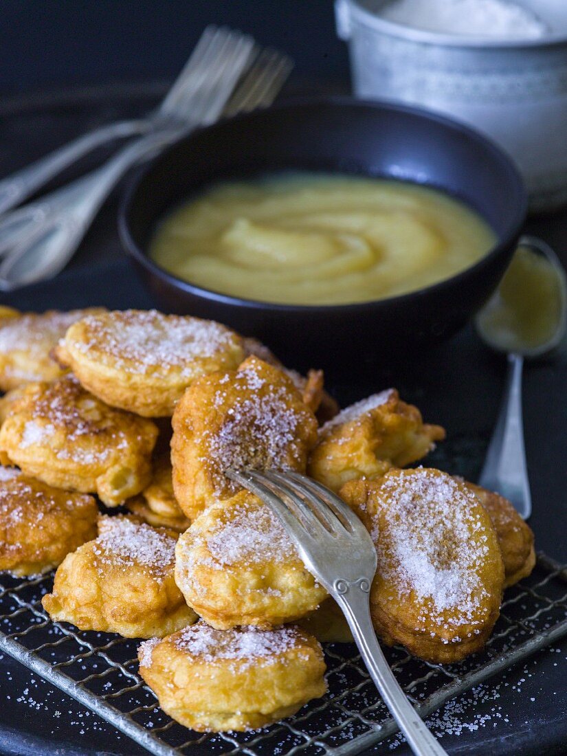 Quark fritters with apple sauce