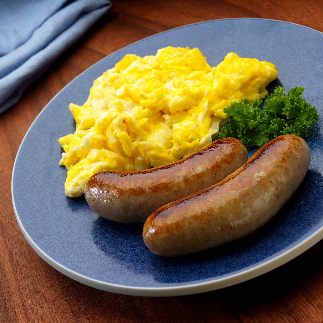 Scrambled eggs with two bangers