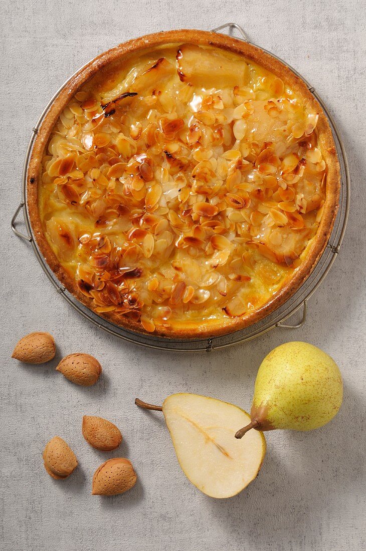 Pear tart with almonds