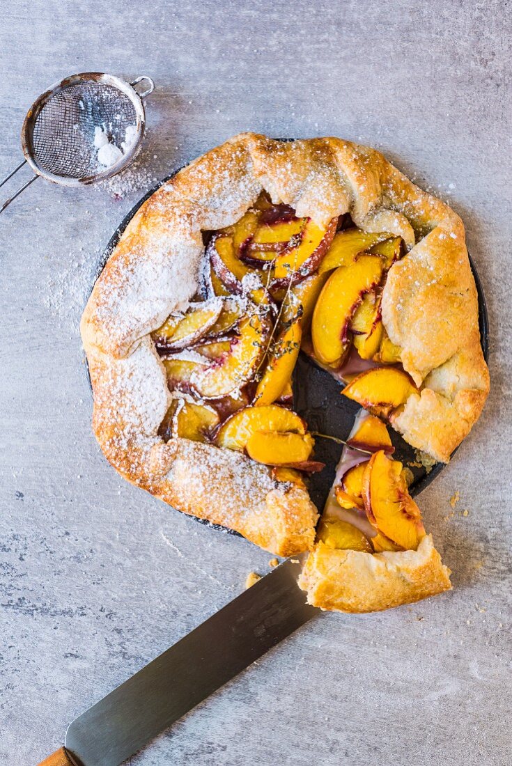 A galette with nectarines, figs and powdered sugar