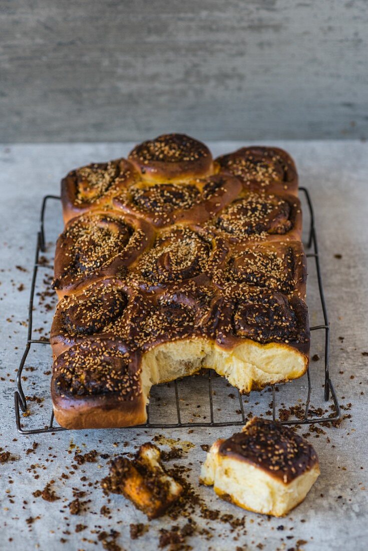 Hefebrötchen mit Schafskäse und Zaatar