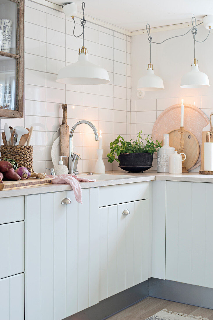 White country-house kitchen with natural accessories