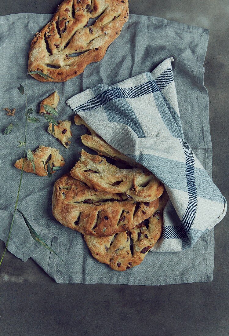 Fougasse (yeast bread with olives, France)