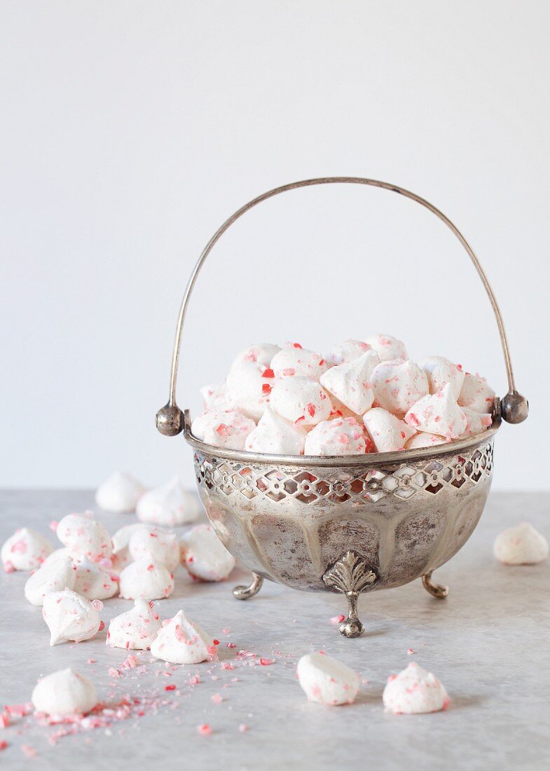 Peppermint Meringue kisses