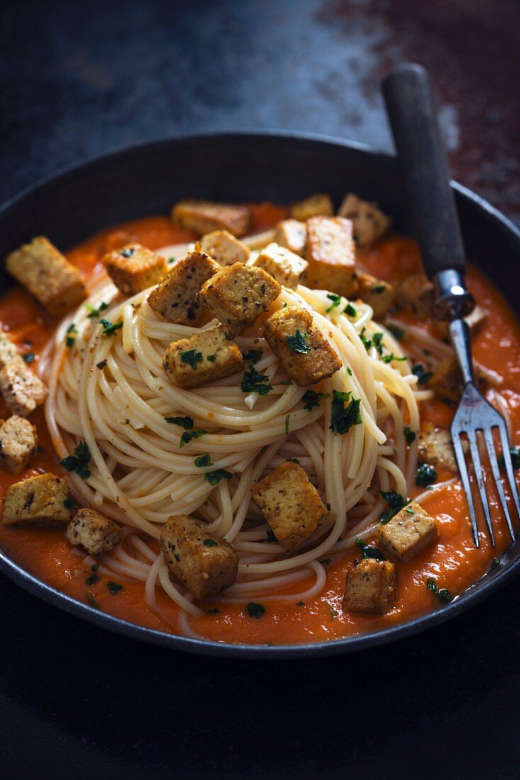 Spaghetti with tomato and carrot sauce and fried tofu (vegan)