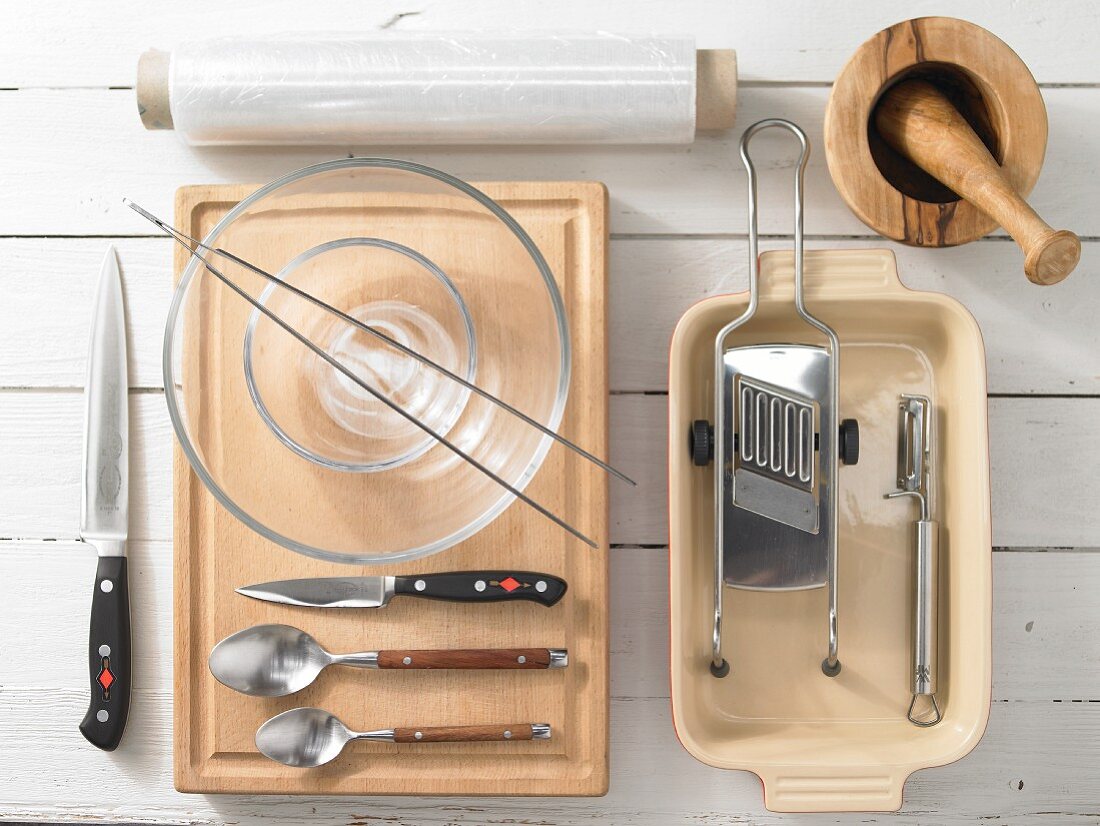 Kitchen utensils for making smoked salmon and salad