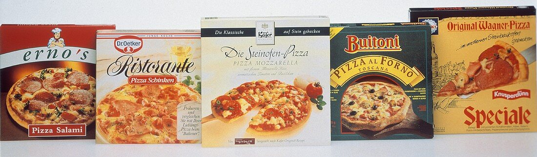 Verschiedene Tiefkühlpizzen in ihren Verpackungen