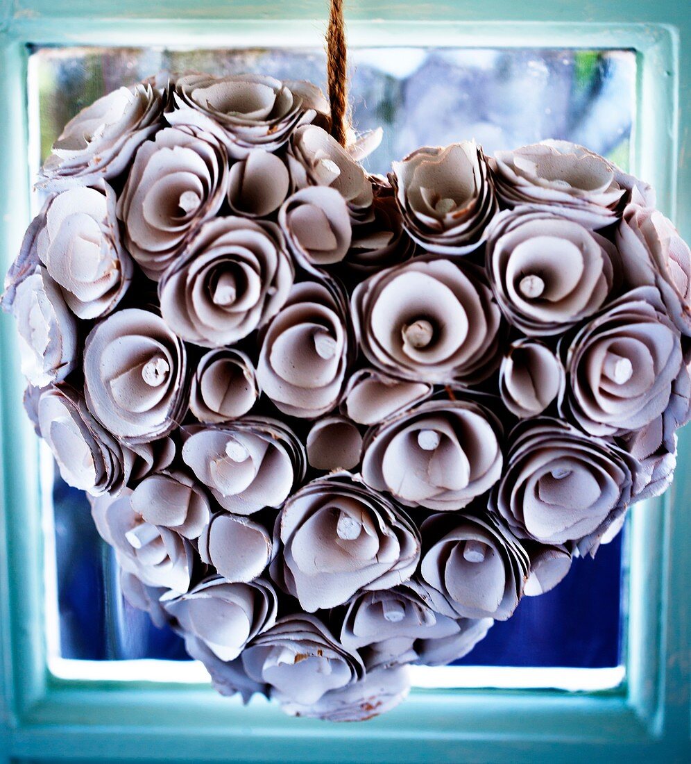 Heart-shaped flower decoration
