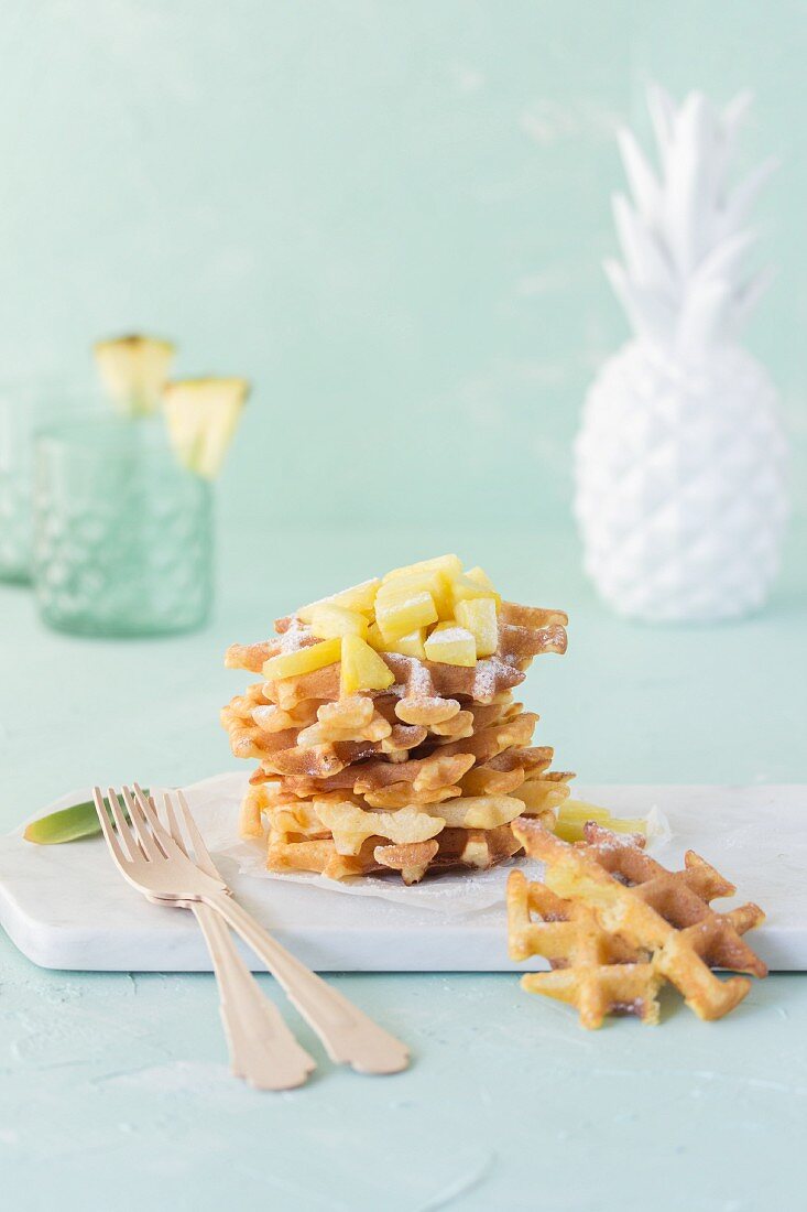 Buttermilchwaffeln mit Ananas