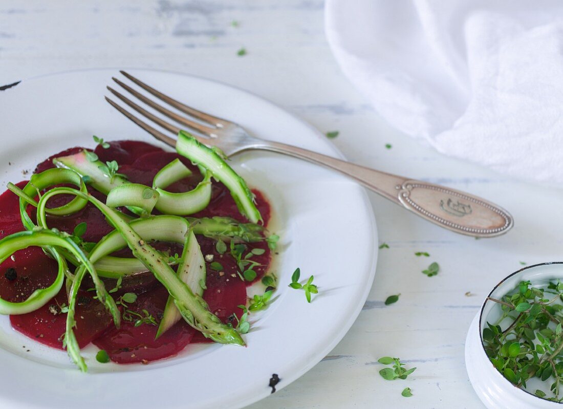 Beetroot carpaccio with green asparagus