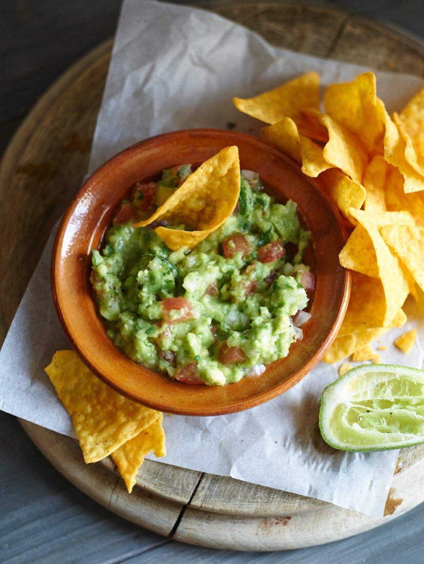 Nachos und Guacamole