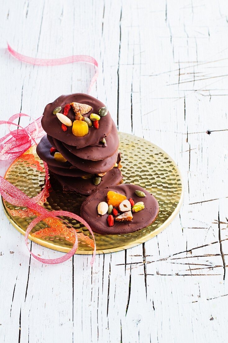Mendiants (Schokoladenkonfekt mit Nüssen und Trockenfrüchten, Frankreich)