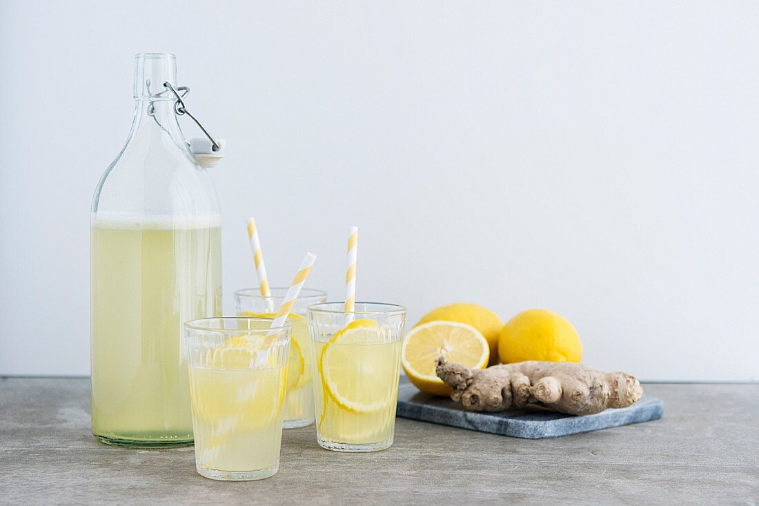 Selbstgemachte Zitronen-Ingwer-Limonade