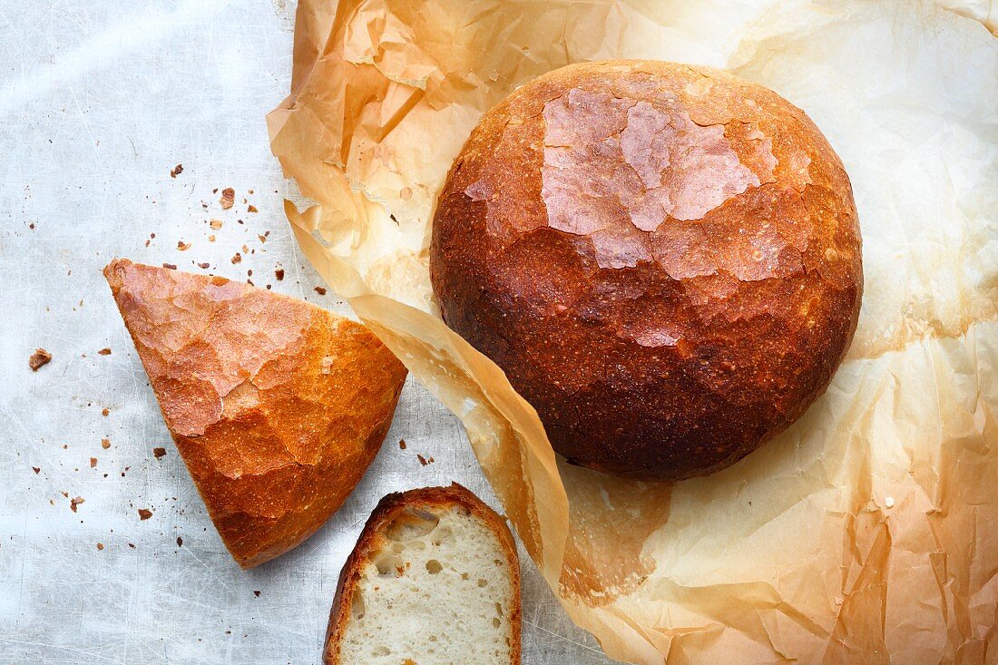 Genetztes Brot aus Weizenmehl und Hartweizengriess