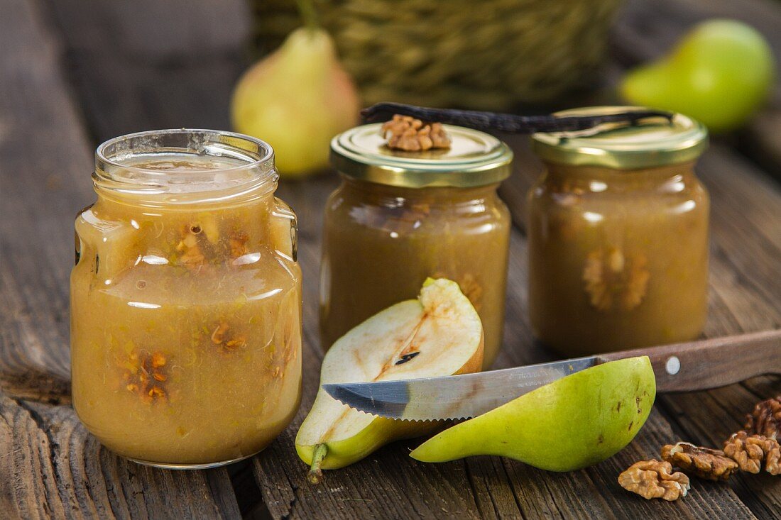 Pear jam with walnuts and vanilla