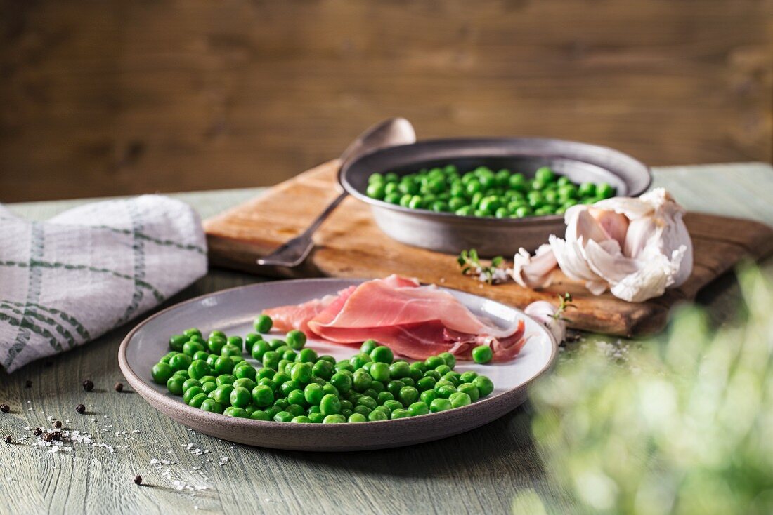 Peas with prosciutto