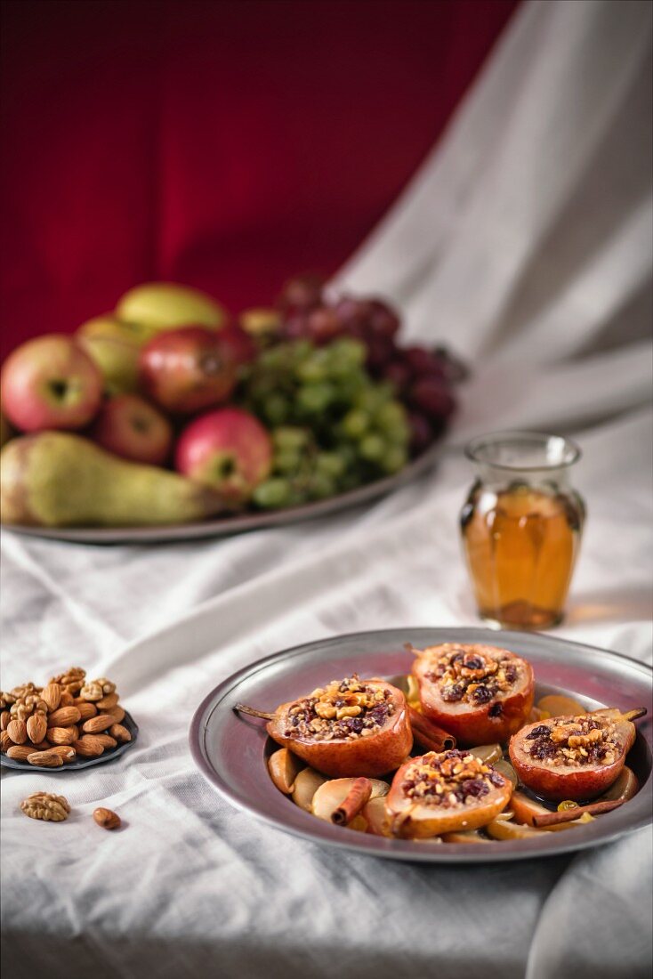 Stuffed pears with nuts